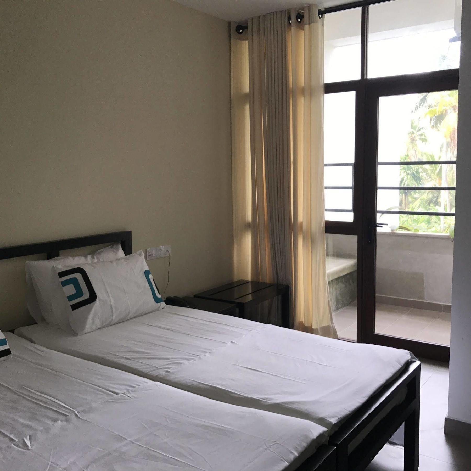 Saninro Hotel - Ragama Eksteriør billede